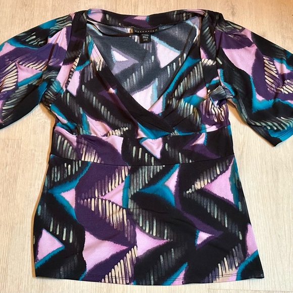 Women’s Attention Multicolor V-Neck Blouse, Size M, Short Sleeve, Stretchy, Cute - Picture 7 of 16